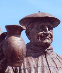 Estatua de Vicente Ruíz-Medrano Rodríguez
